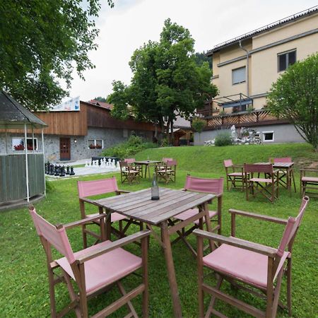 Klub Zlata Ribica Hotel Йесенице Екстериор снимка