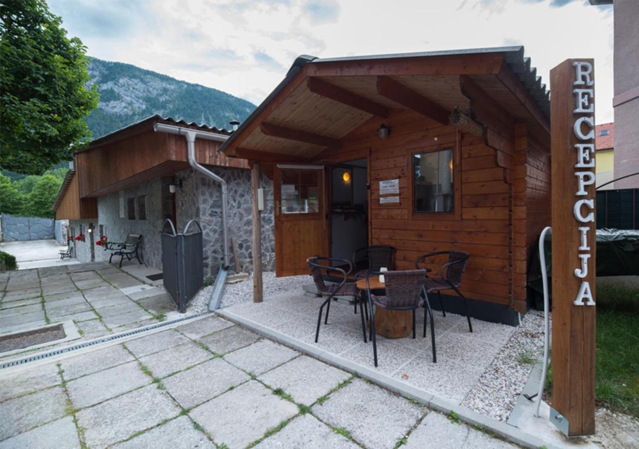 Klub Zlata Ribica Hotel Йесенице Екстериор снимка