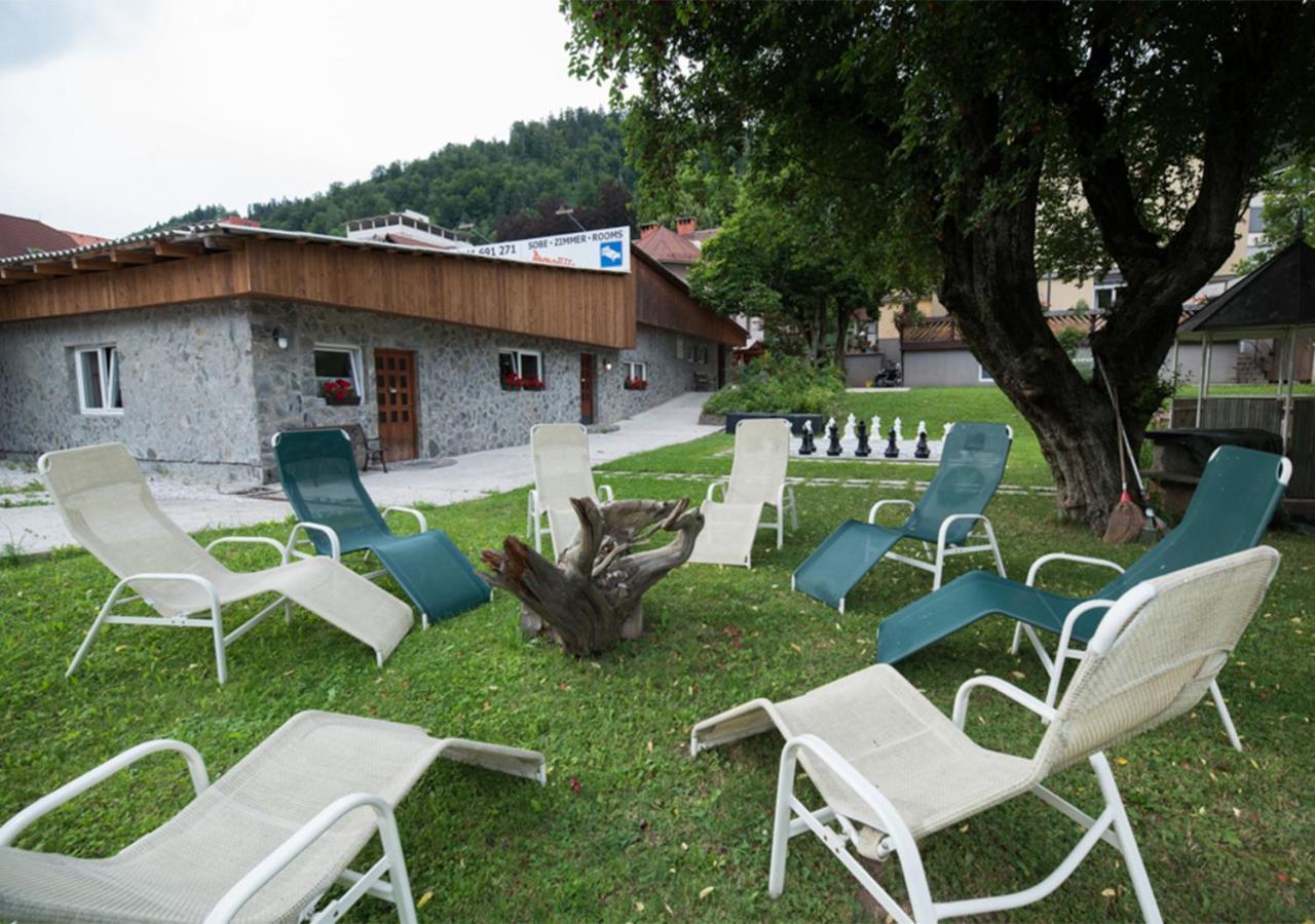 Klub Zlata Ribica Hotel Йесенице Екстериор снимка