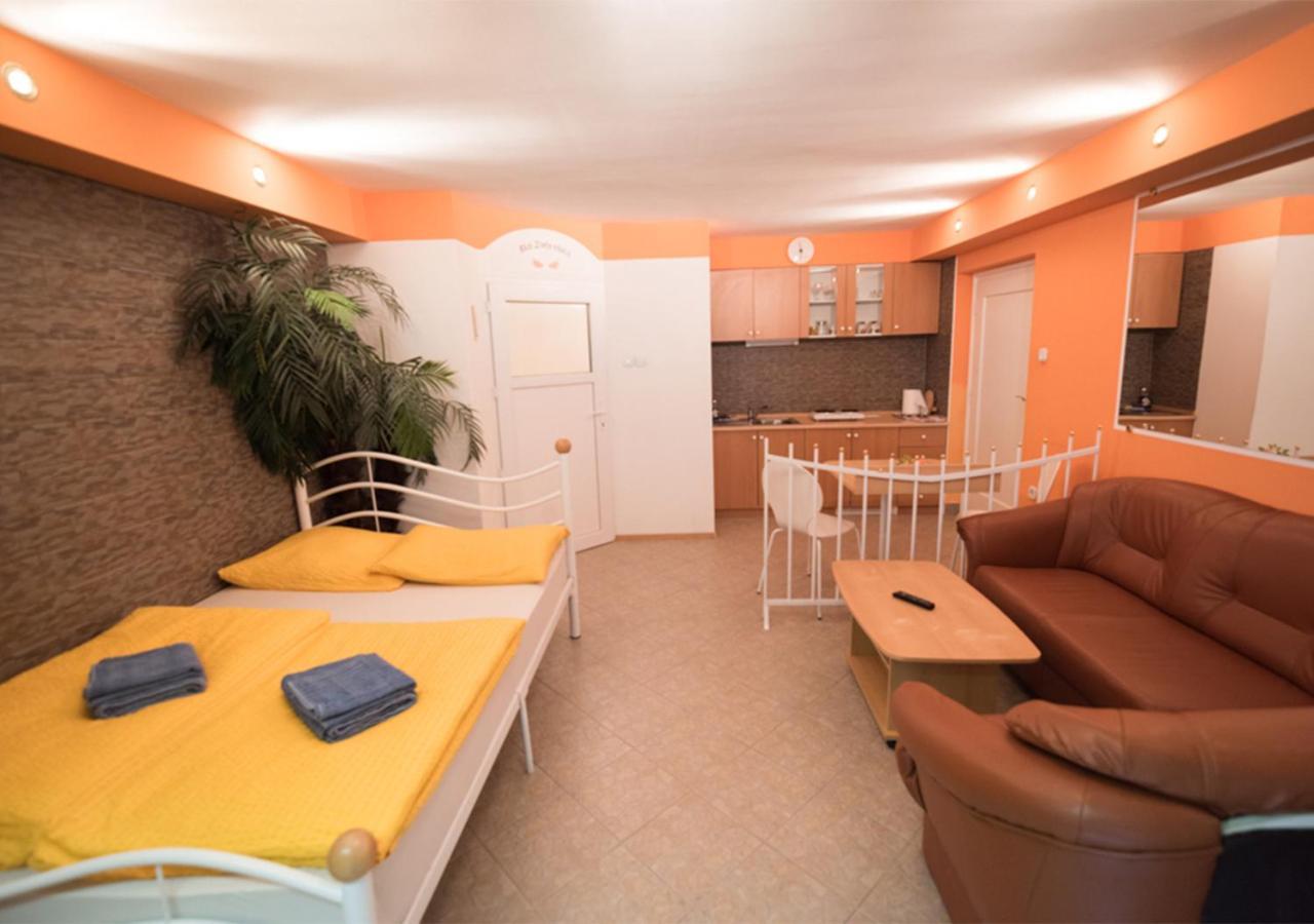 Klub Zlata Ribica Hotel Йесенице Екстериор снимка