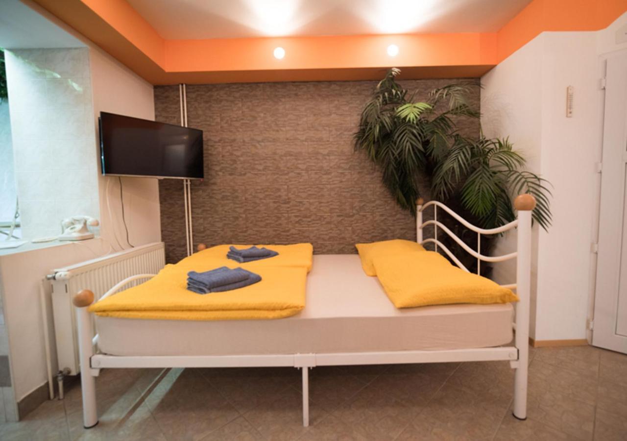 Klub Zlata Ribica Hotel Йесенице Екстериор снимка