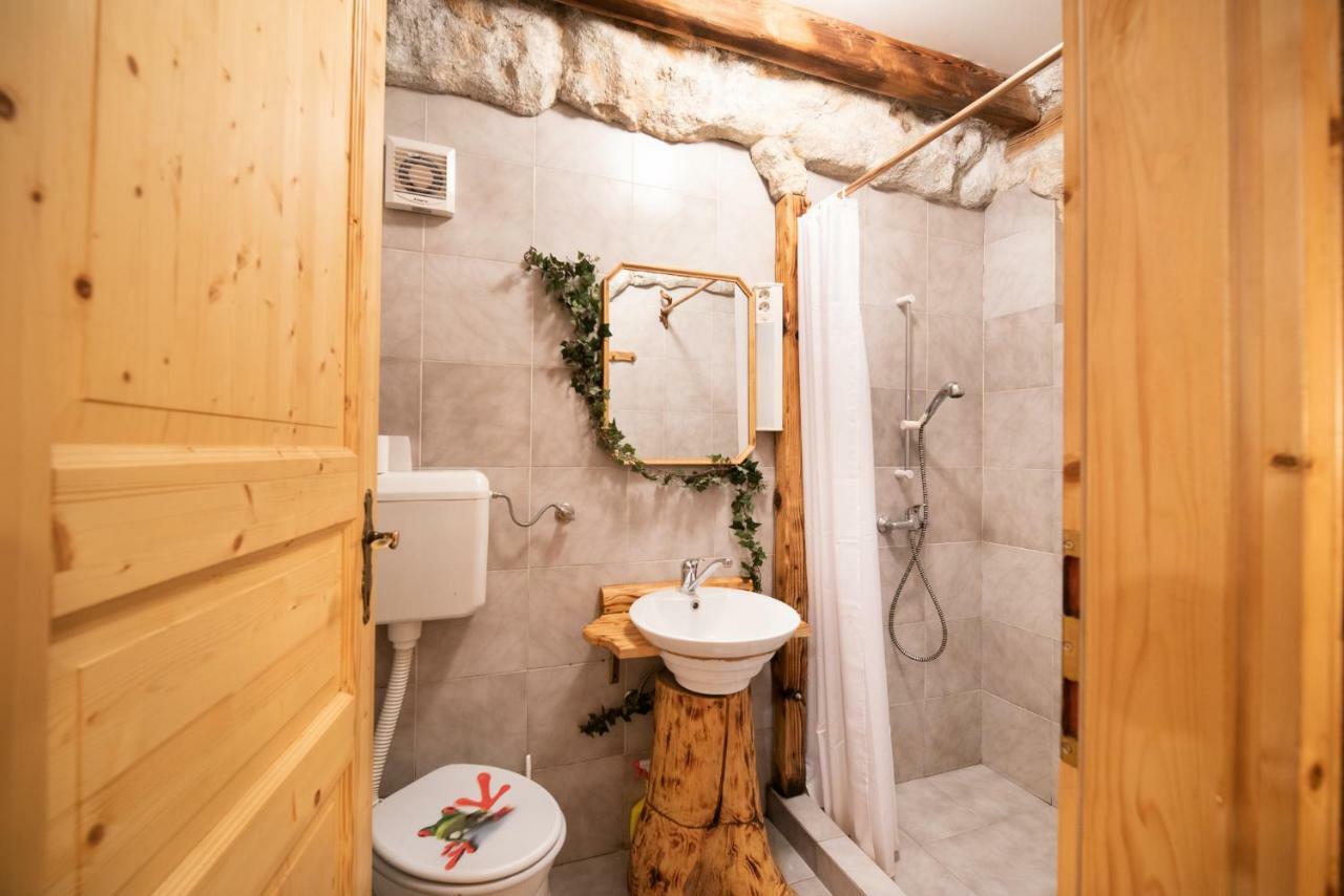 Klub Zlata Ribica Hotel Йесенице Екстериор снимка