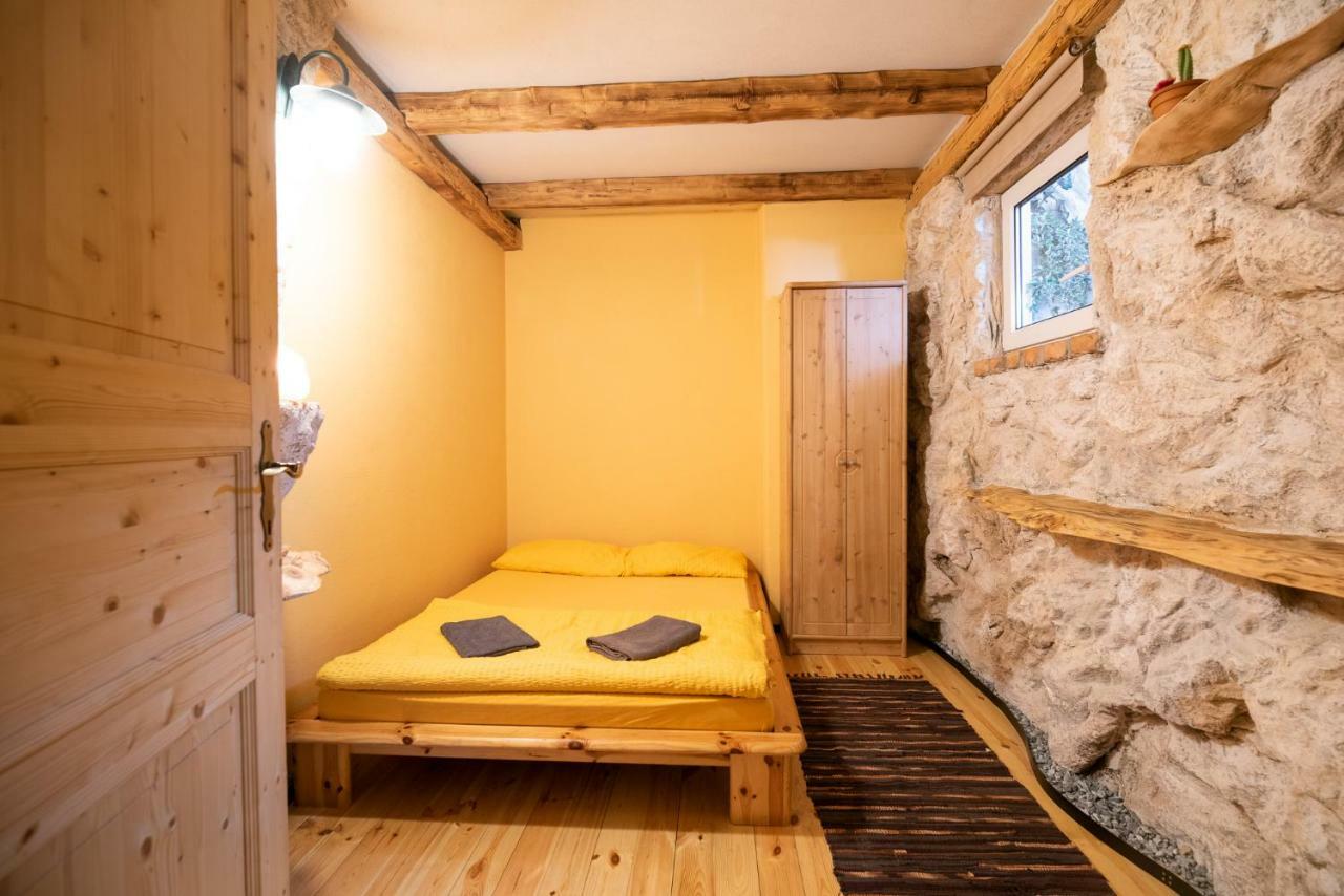 Klub Zlata Ribica Hotel Йесенице Екстериор снимка