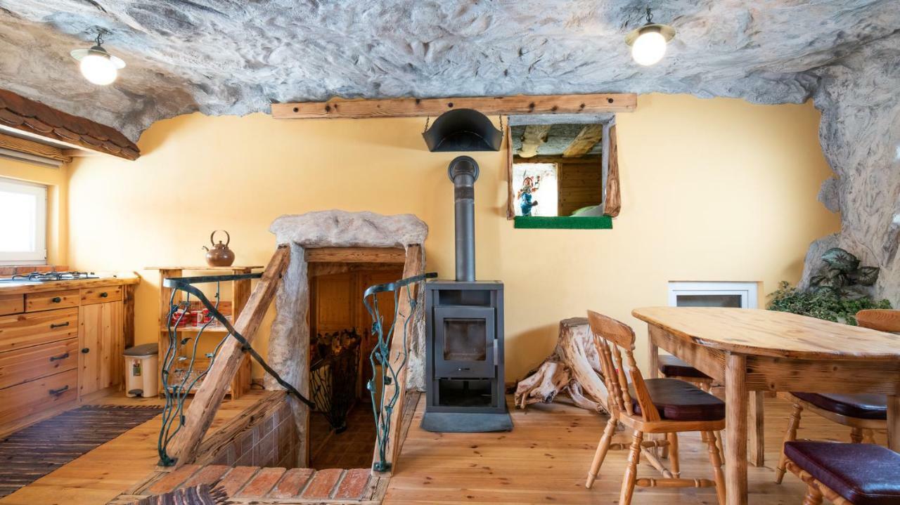 Klub Zlata Ribica Hotel Йесенице Екстериор снимка